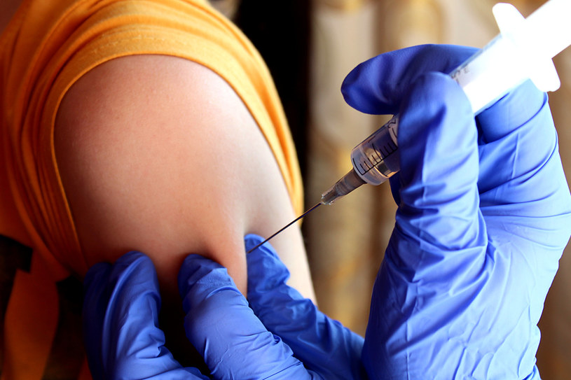 Szczepionka przeciwko HPV nie jest refundowana. Koszt jej przyjęcia to nawet kilka tysięcy złotych /123RF/PICSEL