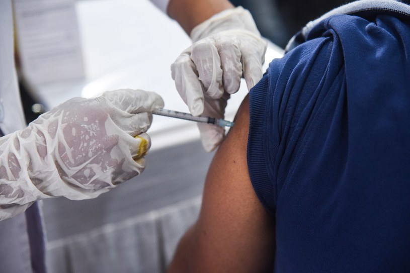 Szczepionka przeciwko koronawirusowi /David Talukdar/Zuma Press /Agencja FORUM