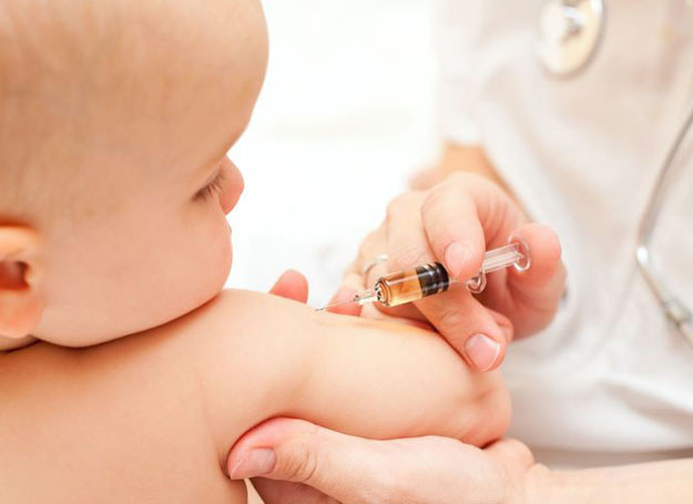 Szczepionka przeciwko pneumokokom figuruje w kalendarzu szczepień ochronnych jako zalecana /123RF/PICSEL