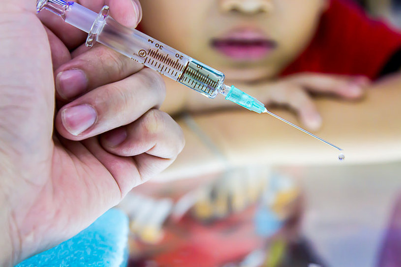 Szczepionka przeciwko tęgoryjcom już niebawem uchroni miliony osób na całym świecie /123RF/PICSEL