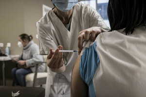 Szczepionki firmy Pfizer i Moderna. "Dla przeciętnego Polaka nie ma różnicy"
