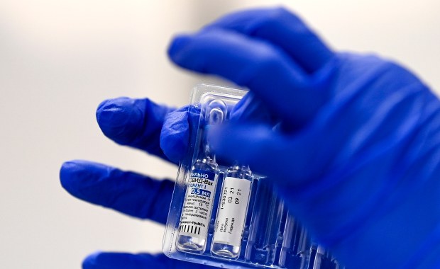 "Szczepionki łączy tylko nazwa". Zamieszanie ze Sputnikiem sprowadzonym na Słowację