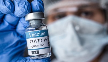 Szczepionki mRNA zmniejszają ryzyko zgonu. Nie tylko z powodu COVID-19 