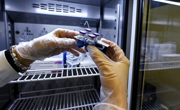 Szczepionki przeciw Covid-19. Do Polski ma wkrótce dotrzeć 660 tys. dawek