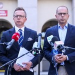 Szczerba i Joński: Sasin wypłacił 18 osobom dodatki za realizację KPO