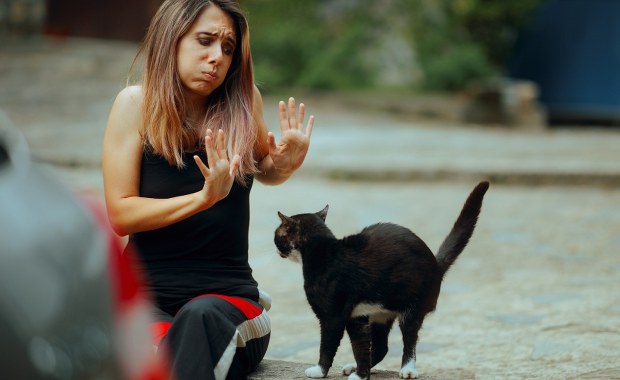 Szczęśliwe rytuały i pechowe daty. Dlaczego wciąż wierzymy w przesądy?