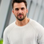 Szczęśliwe wieści od gwiazdora "M jak miłość". Sporo młodsza ukochana przyjęła pierścionek