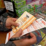 Szczęśliwy los w loterii Mega Millions. Zwycięzca wzbogacił się o 1,337 mld dolarów