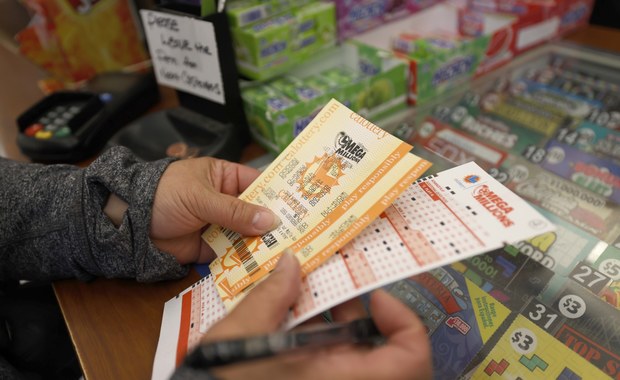 Szczęśliwy los w loterii Mega Millions. Zwycięzca wzbogacił się o 1,337 mld dolarów