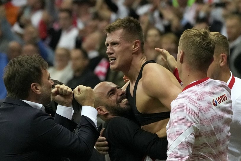Szczęśliwy Szymański po zdobyciu wyrównującej bramki w meczu Polska-Anglia /AP/Associated Press/ /East News