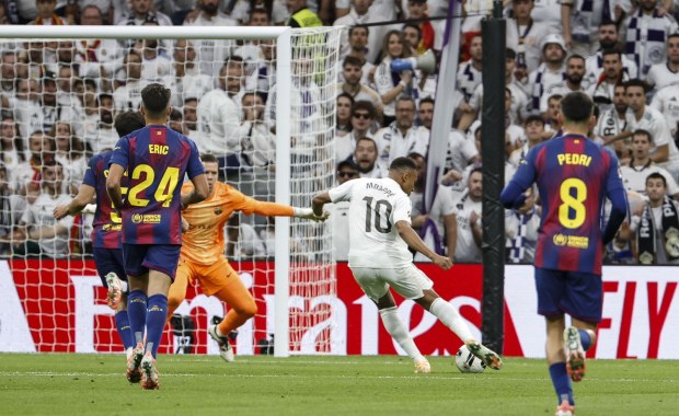 Szczęsny próbował, ale nie zatrzymał Realu. Królewscy wygrywają El Clasico