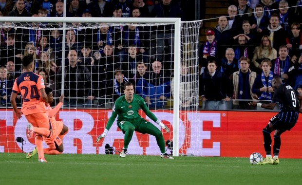 Szczęsny trzy razy wyciągał piłkę z siatki, ale jego drużyna nie przegrała