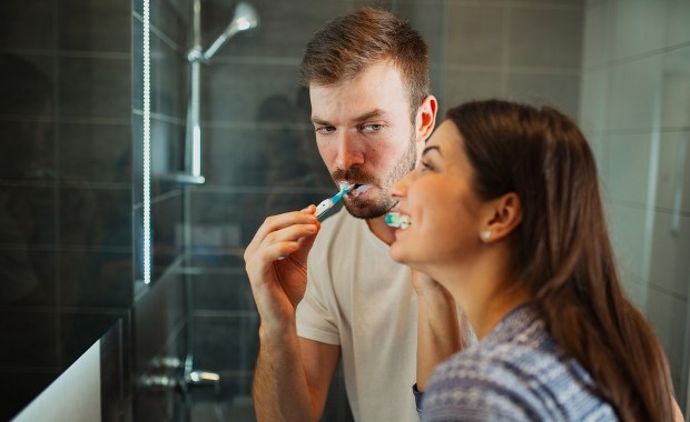 Szczoteczka nie musi być nowoczesna. Technika mycia zębów - ważniejsza od technologii