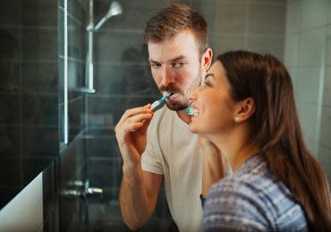 Szczoteczka nie musi być nowoczesna. Technika mycia zębów - ważniejsza od technologii