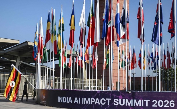 Szczyt AI w Delhi wystartował. Bez liderów USA i Chin, ale z gwiazdami technologii