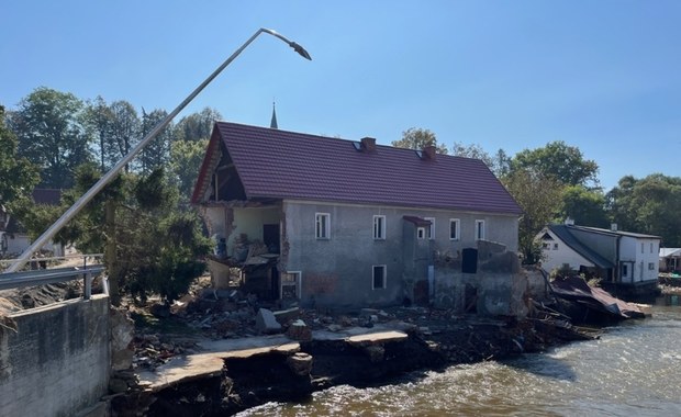 Szczyt fali powodziowej w Słubicach. Stany alarmowe w Kostrzynie przekroczone