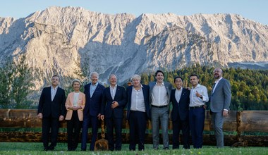 Szczyt G7. Kto kogo klepał po plecach