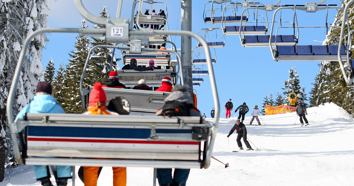 Szczyt sezonu narciarskiego przypada tuż po nowym roku. /123RF/PICSEL