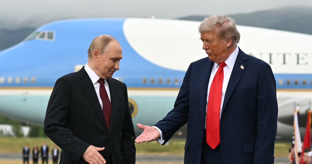 Szczyt Trump-Putin nie przyniósł konkretów, ale też nie doprowadził do eskalacji napięć geopolitycznych. Dla rynków to też ważna wiadomość /ANDREW CABALLERO-REYNOLDS /AFP