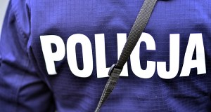 Szczytno: W komendzie wystrzeliła broń, z której wcześniej została postrzelona dwulatka