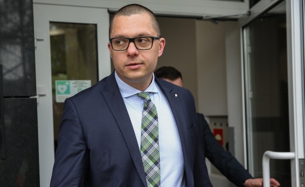 Szef Agencji Wywiadu podał się do dymisji. W tle afera z zakupem respiratorów