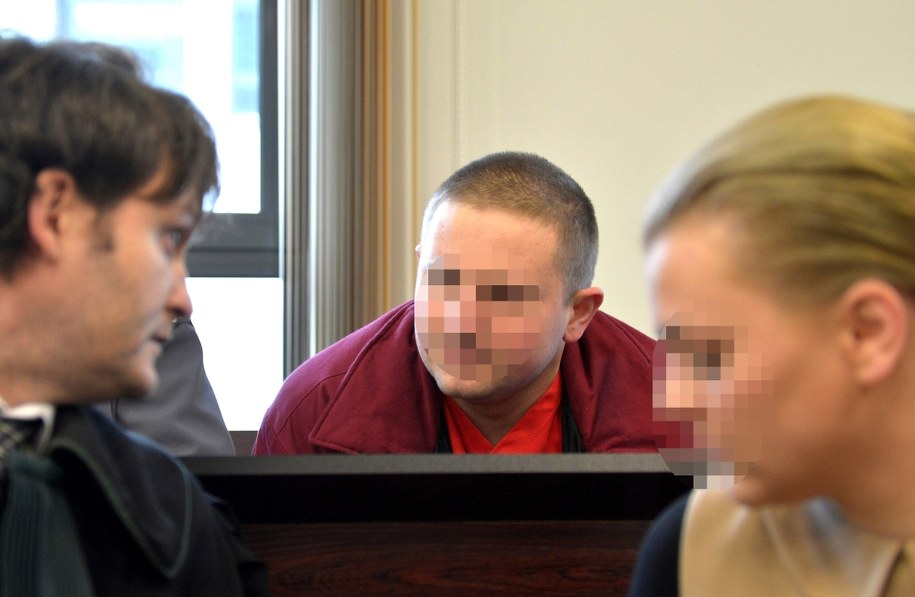 Szef Amber Gold Marcin P. (C), jego żona Katarzyna /Adam Warżawa /PAP