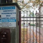 Szef Domu Schronienia w Zgierzu nie przyznał się do zarzutów. W jego ośrodku zmarło 5 osób