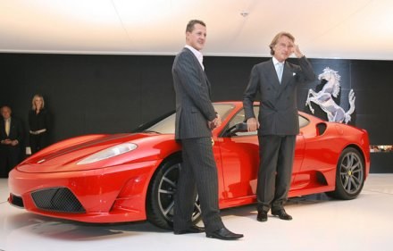 Szef Ferrari sporo plotkuje na temat Michaela Schumachera /AFP