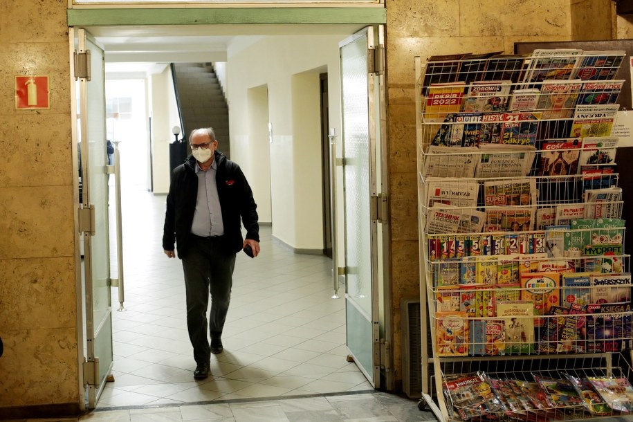 Szef górniczej "Solidarności" Bogusław Hutek w drodze na rozmowy płacowe, prowadzone w ramach sporu zbiorowego między górniczymi związkami zawodowymi i władzami Polskiej Grupy Górniczej, w siedzibie PGG w Katowicach /Zbigniew Meissner /PAP