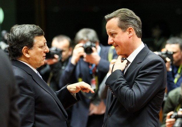Szef KE Jose Manuel Barroso i premier Wielkiej Brytanii David Cameron na szczycie w Brukseli /OLIVIER HOSLET /PAP/EPA