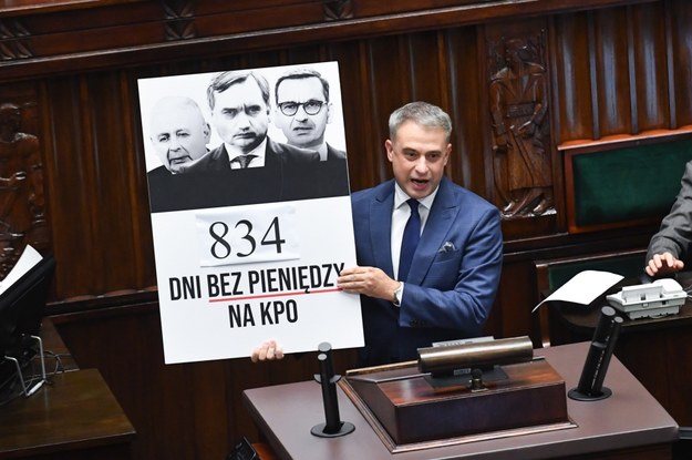 Szef KP Lewicy Krzysztof Gawkowski przemawia na sali obrad Sejmu /Piotr Nowak /PAP