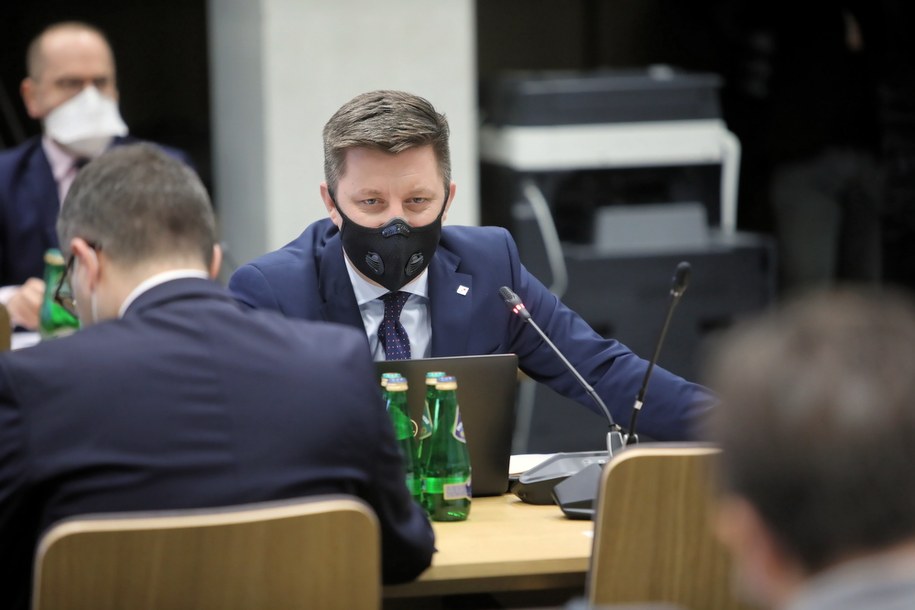 Szef KPRM Michał Dworczyk podczas posiedzenia sejmowej Komisji Zdrowia /	Wojciech Olkuśnik /PAP