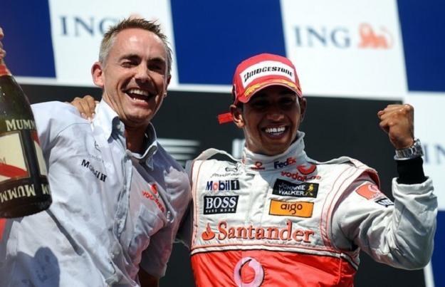 Szef McLarena Martin Whitmarsh z Lewisem Hamiltonem /AFP