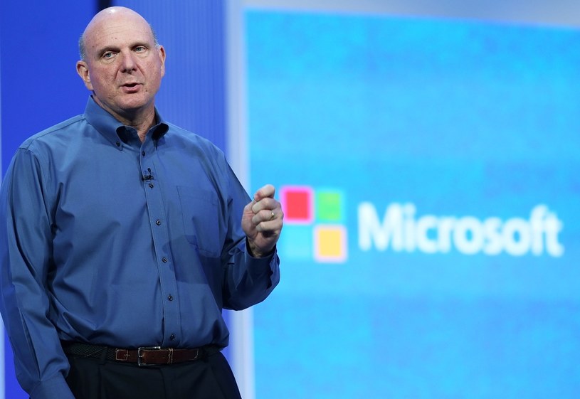 Szef Microsoftu nie ukrywa, że nie jest specjalnie zadowolony ze sprzedaży Windowsa /AFP