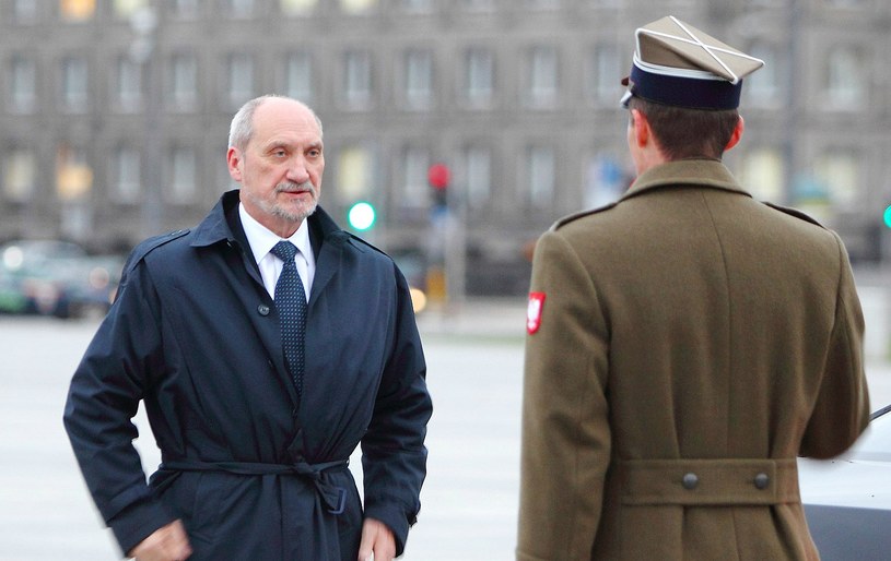 Szef MON Antoni Macierewicz /Stanisław Kowalczuk /East News