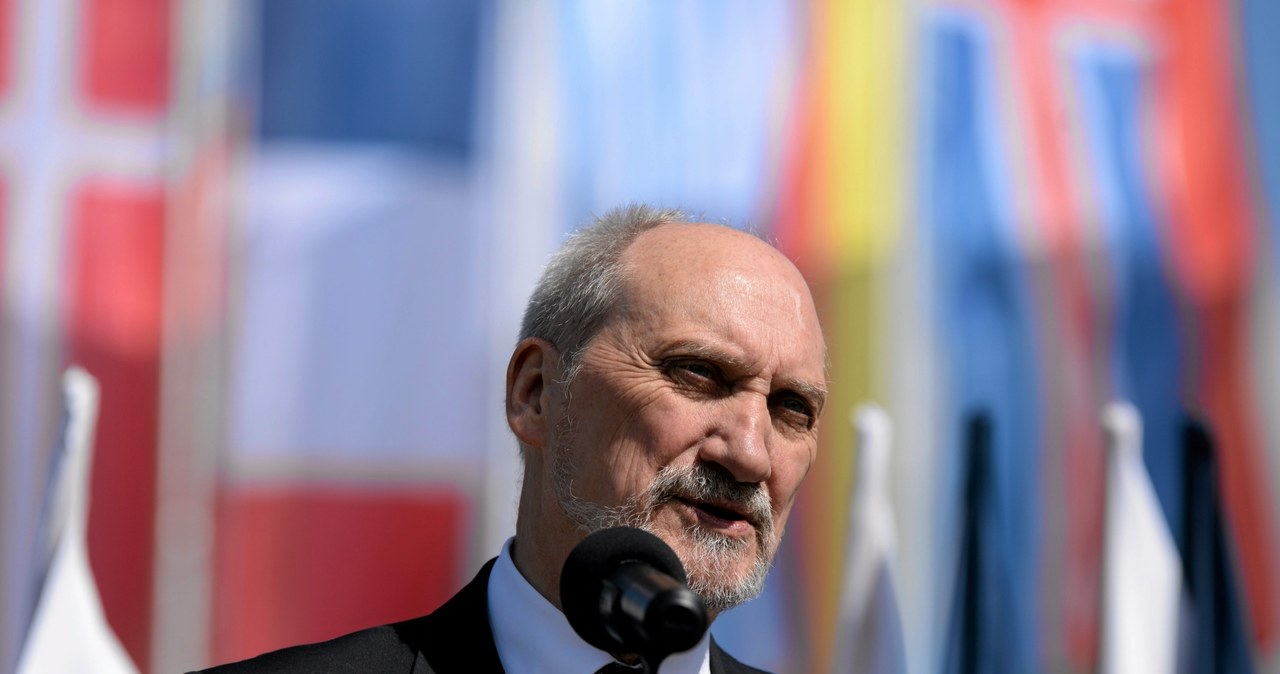 Szef MON Antoni Macierewicz /Fot. Łukasz Antczak /