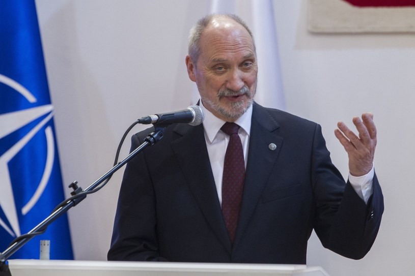 Szef MON Antoni Macierewicz /Rafał Olkuśnik /East News
