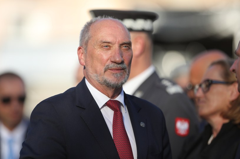 Szef MON Antoni Macierewicz /STANISLAW KOWALCZUK /East News