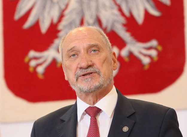 Szef MON Antoni Macierewicz /Leszek Szymański /PAP