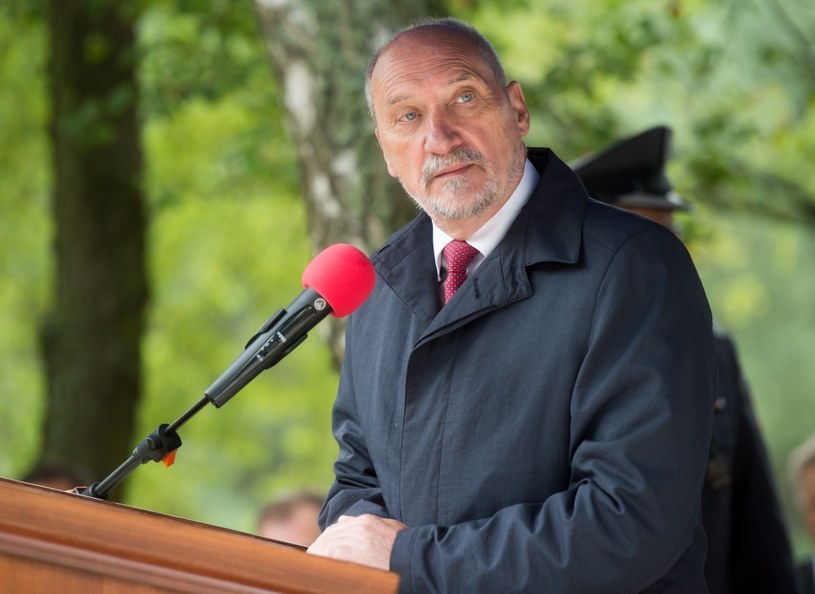 Szef MON Antoni Macierewicz /Grzegorz Michałowski /PAP