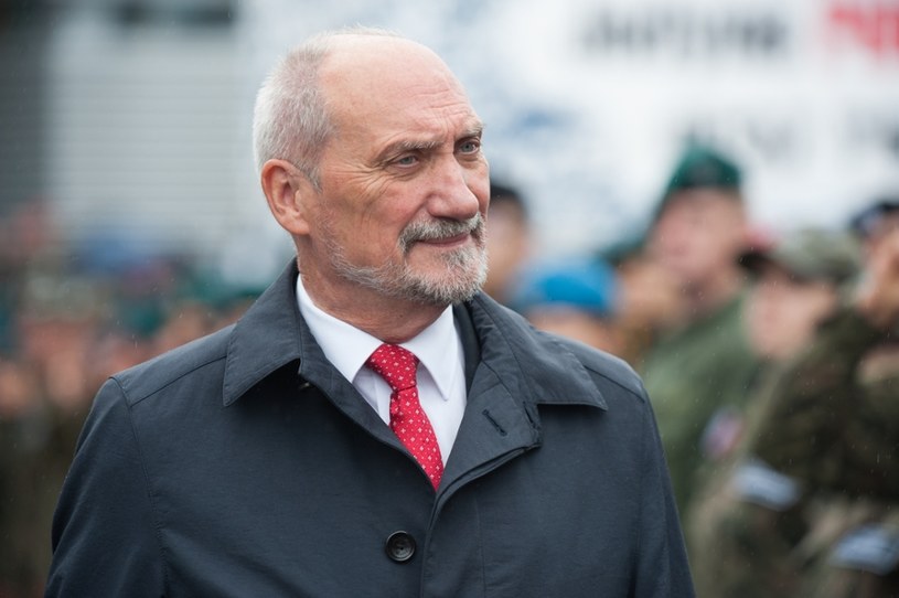 Szef MON Antoni Macierewicz /ANDRZEJ ZBRANIECKI /East News
