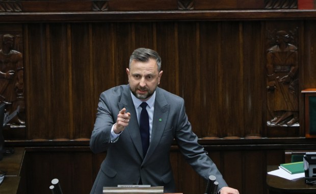 Szef MON odpowiada na insynuacje prawicowego polityka. "Ordynarne kłamstwa" 