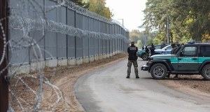 Szef MON ogłasza sukces. "Uszczelniliśmy granicę państwową"