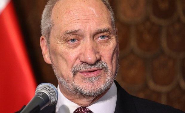 Szef MON: Podczas rozmów z Donaldem Trumpem sprawa smoleńska została przeze mnie podniesiona