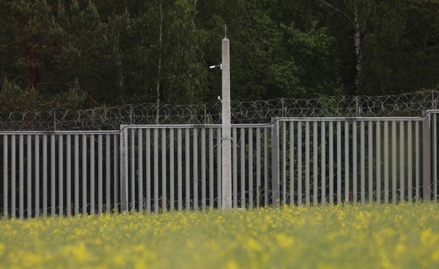 Szef MON: Strefa buforowa na granicy może działać jeszcze latami