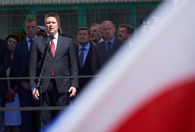 Szef MON Tomasz Siemoniak podczas uroczystego wodowania "Ślązaka" /PAP/Adam Warżawa    /PAP