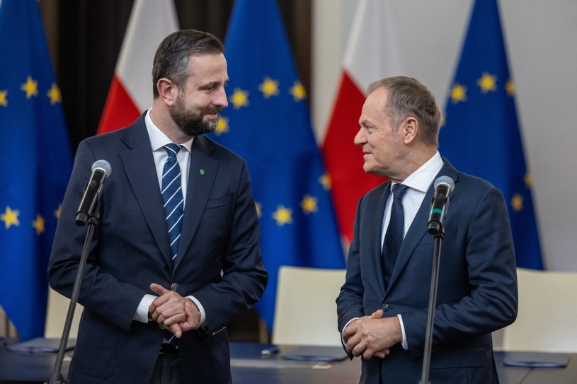 Szef MON Władysław Kosiniak-Kamysz i premier Donald Tusk /Wojtek Radwański /AFP