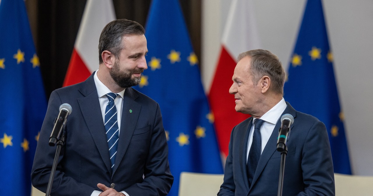 Szef MON Władysław Kosiniak-Kamysz i premier Donald Tusk /Wojtek Radwański /AFP