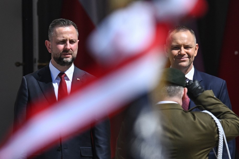 Szef MON Władysław Kosiniak-Kamysz i prezydent Karol Nawrocki /Radek Pietruszka /PAP