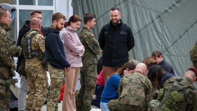 Szef MON zainaugurował pilotaż programu „wGotowości”. Tysiące chętnych 